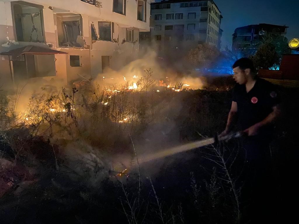 Ot yangını büyümeden söndürüldü