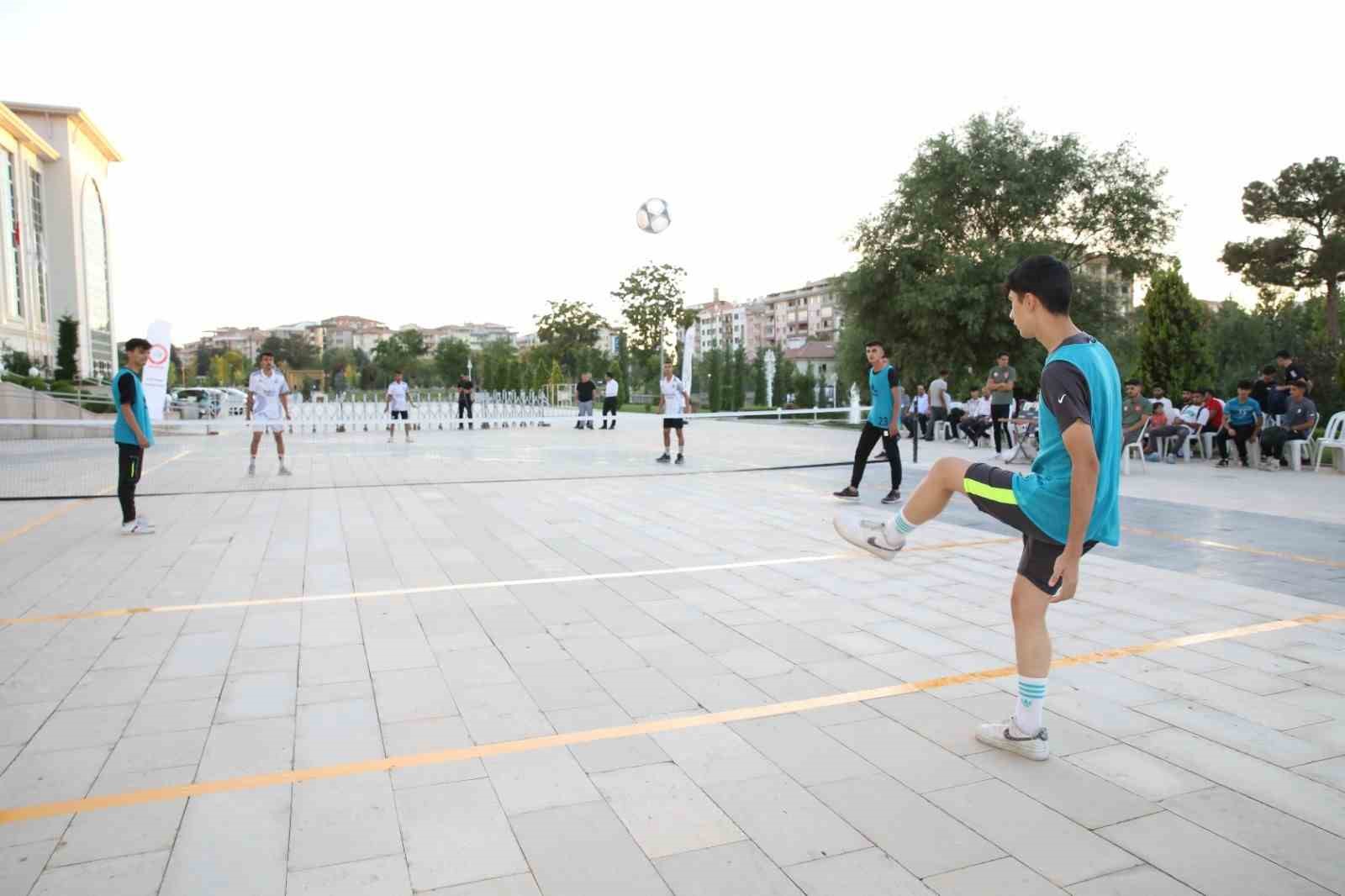 Battalgazi’de ayak tenisi turnuvasının startı verildi