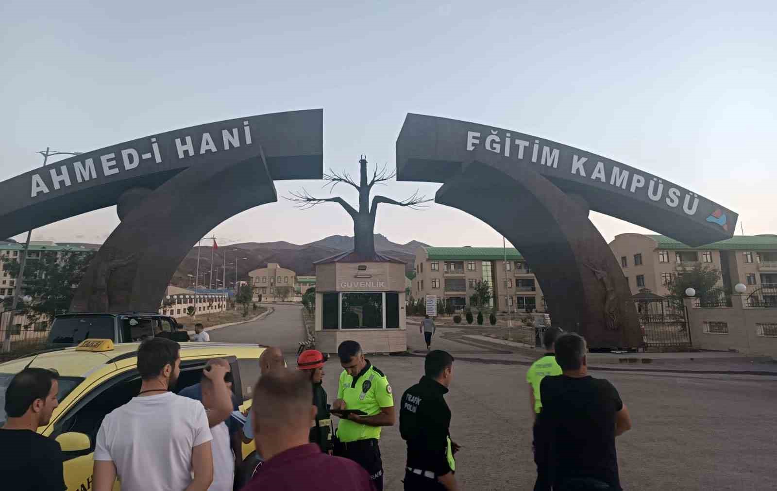Ağrı&rsquo;da iki ara&ccedil; &ccedil;arpıştı: 2 yaralı
