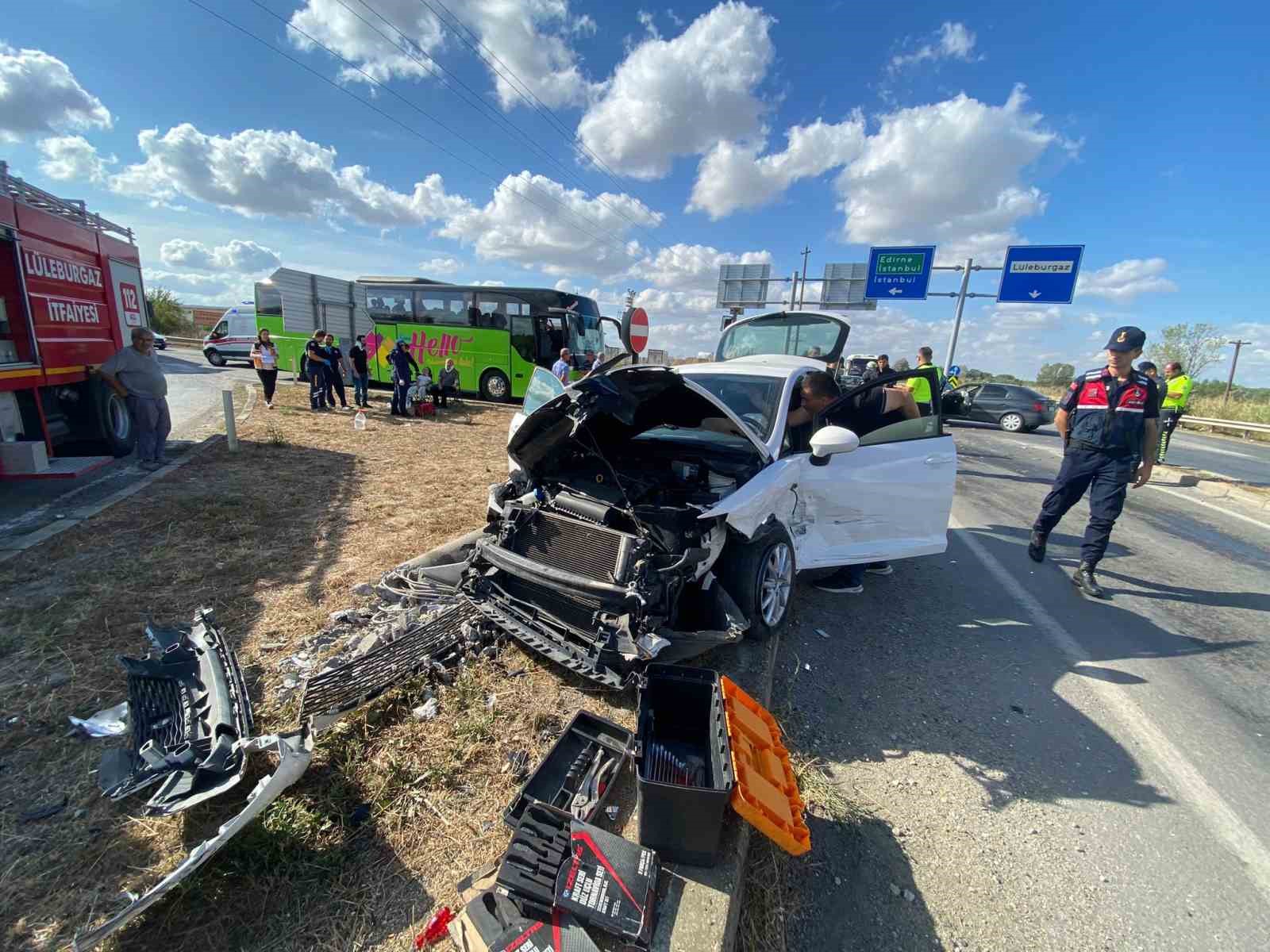 Kırklareli’nde iki otomobil çarpıştı: 6 yaralı