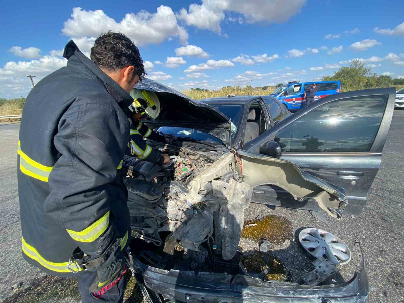 Kırklareli&rsquo;nde iki otomobil &ccedil;arpıştı: 6 yaralı
