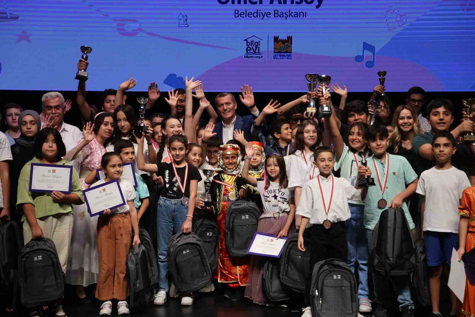 Zeytinburnu Belediyesi’nin düzenlendiği “Yaz ekinlikleri” ödül töreniyle tamamlandı 