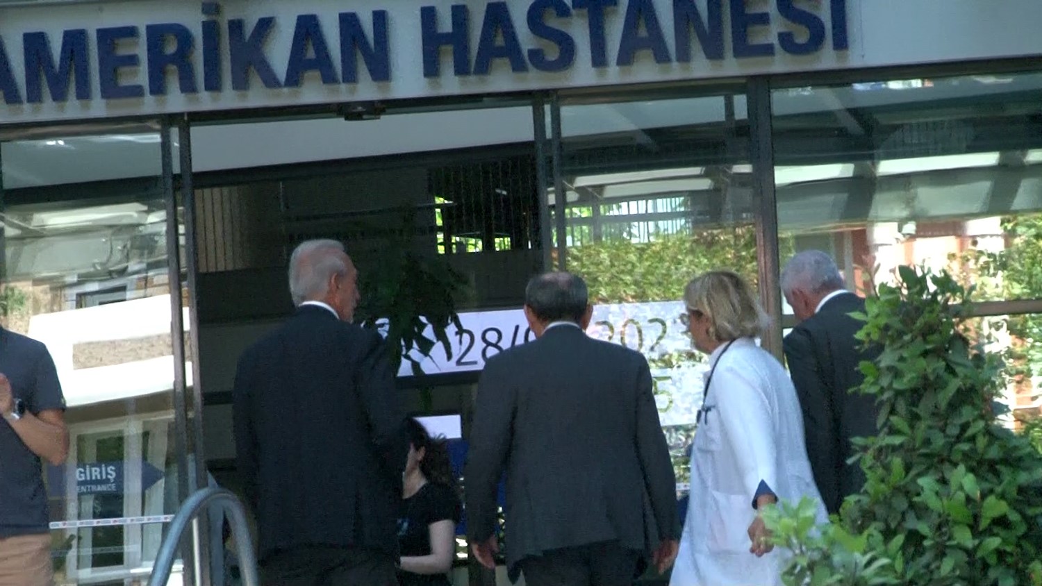 Hastanede tedavi g&ouml;ren Ali Sabancı ve Vuslat Doğan Sabancı &ccedil;iftine ziyaretler devam ediyor
