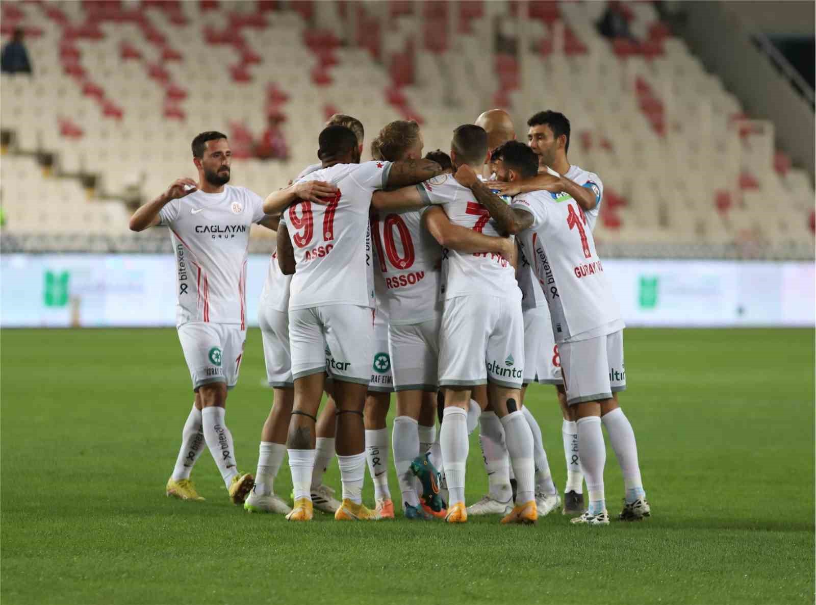 Antalyaspor attığı 2 golle, 2 puan aldı