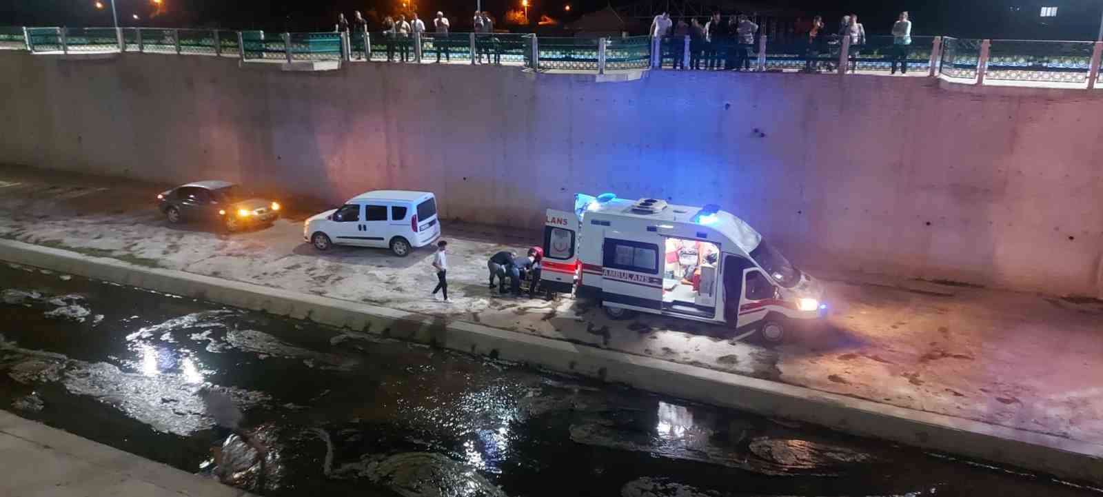 Uşak’ta çay kenarındaki seyir balkonu çöktü: 2 yaralı