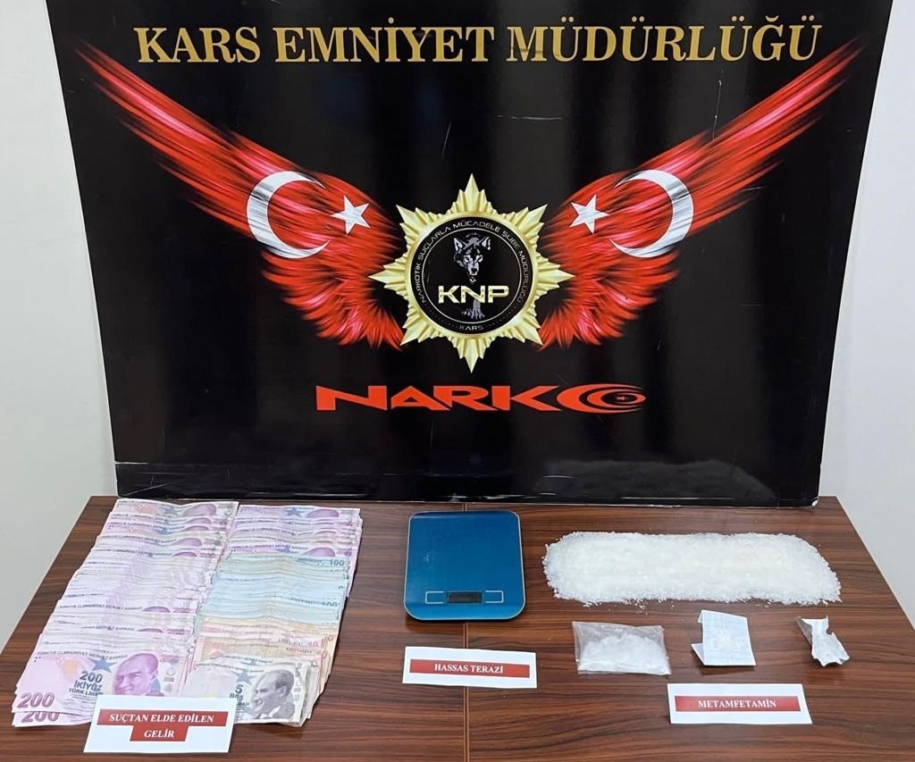 Kars’ta uyuşturucu tacirleri çökertildi