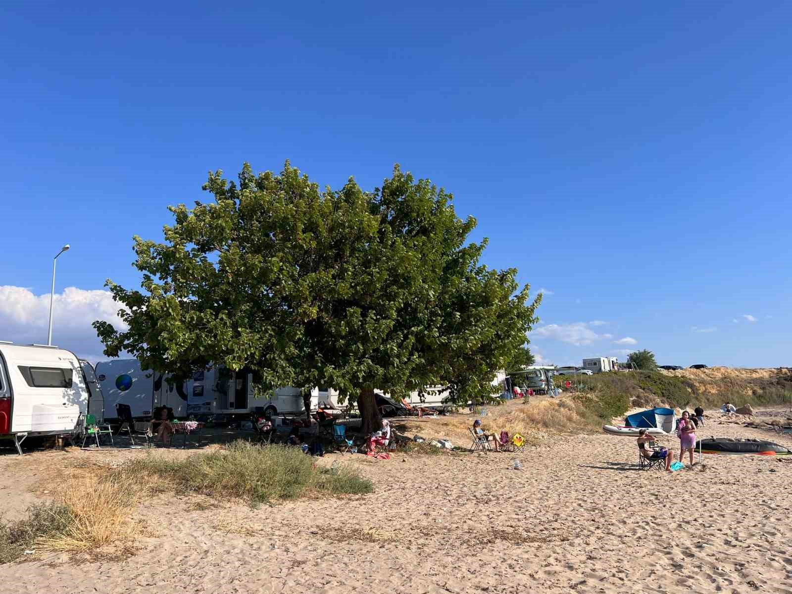 Kuzey Ege’nin turizm merkezi Bozcaada, karavan işgali altında