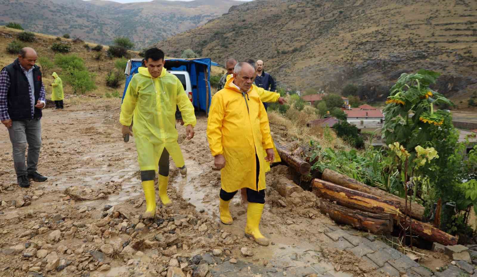 Yahyalı’da sel sonrası yaralar sarılıyor