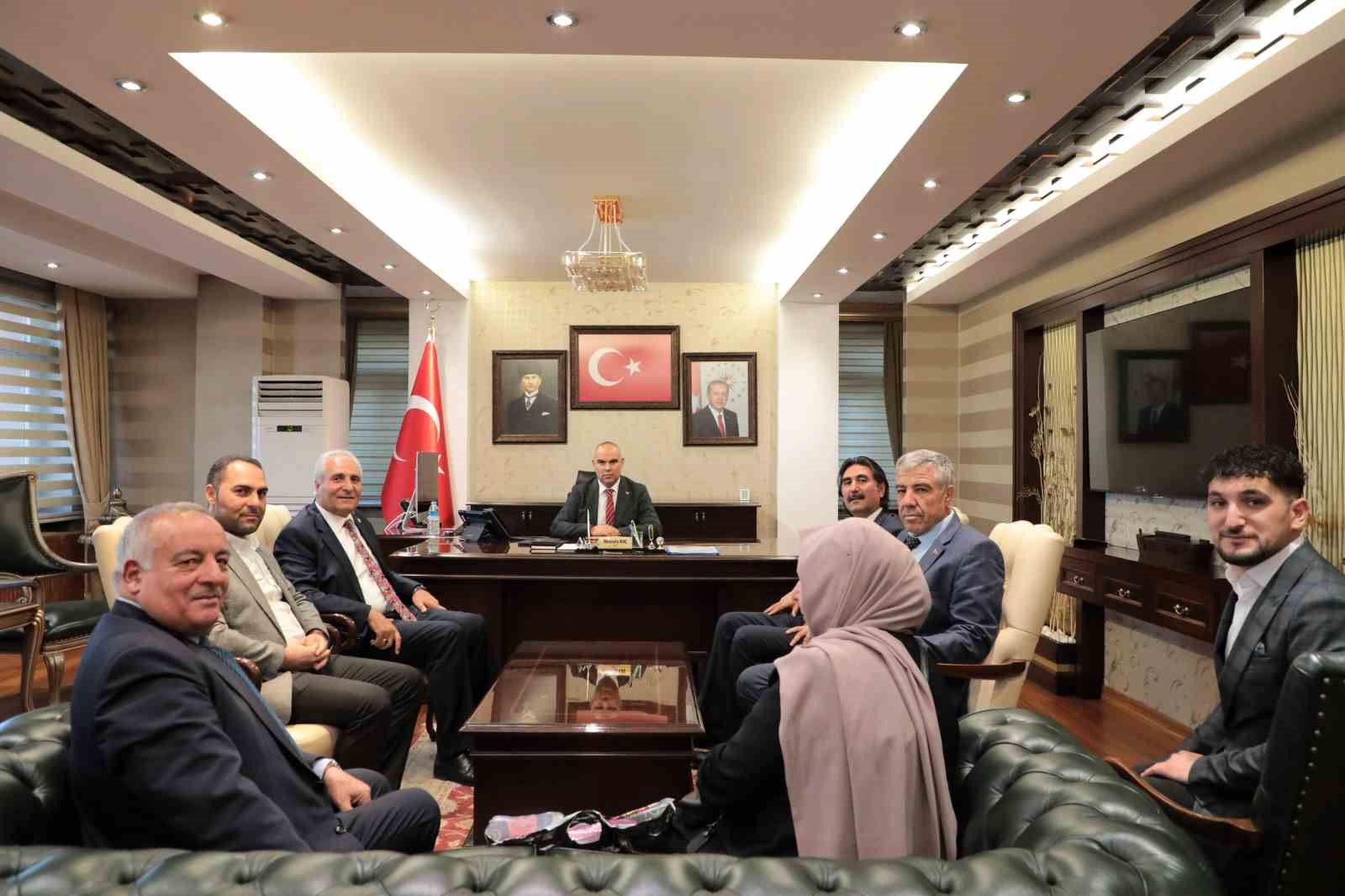 Vali Ko&ccedil;&rsquo;a hayırlı olsun ziyaretleri
