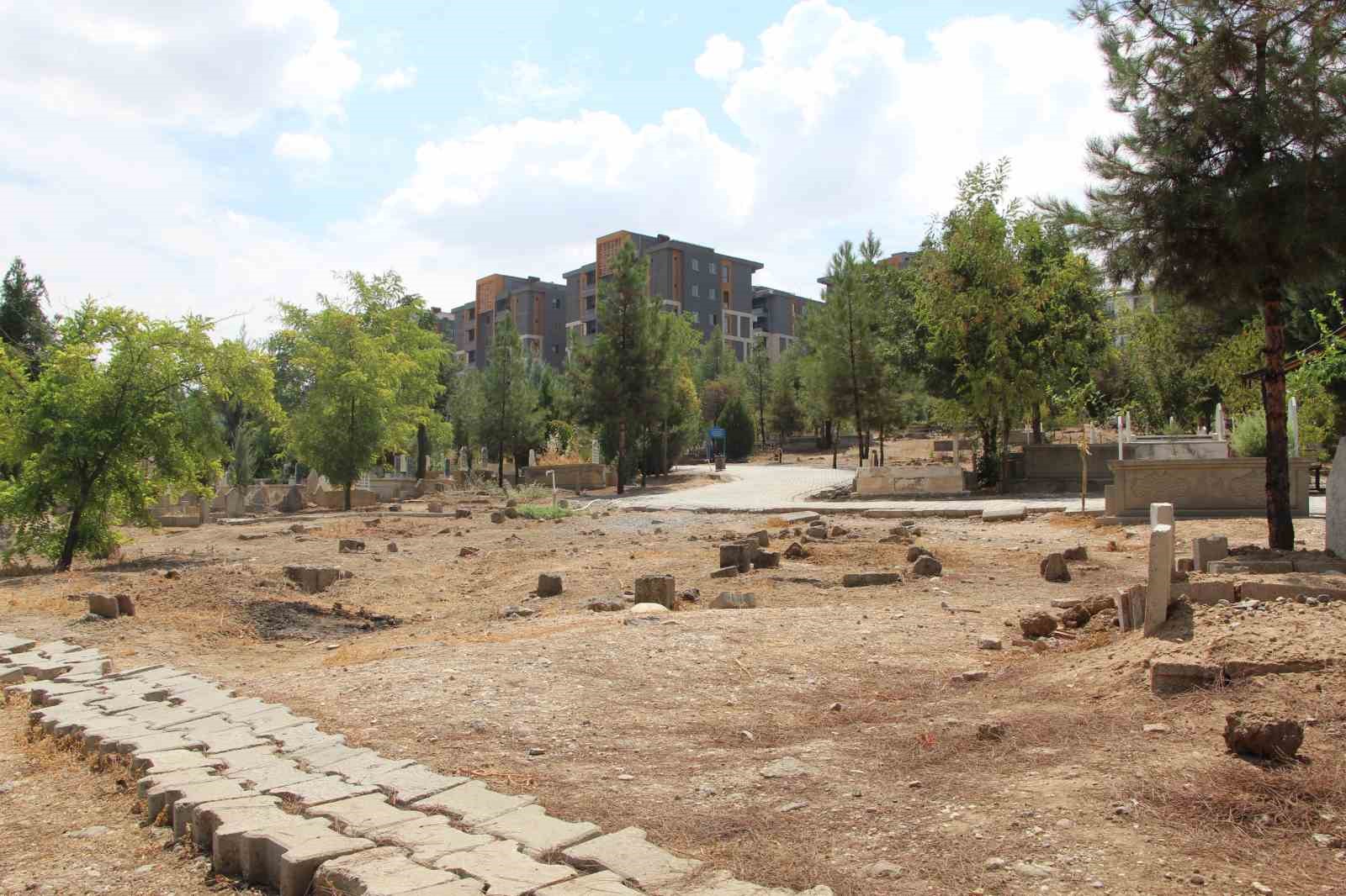 Batman&rsquo;da mezarlıkta bebek cesedi bulundu
