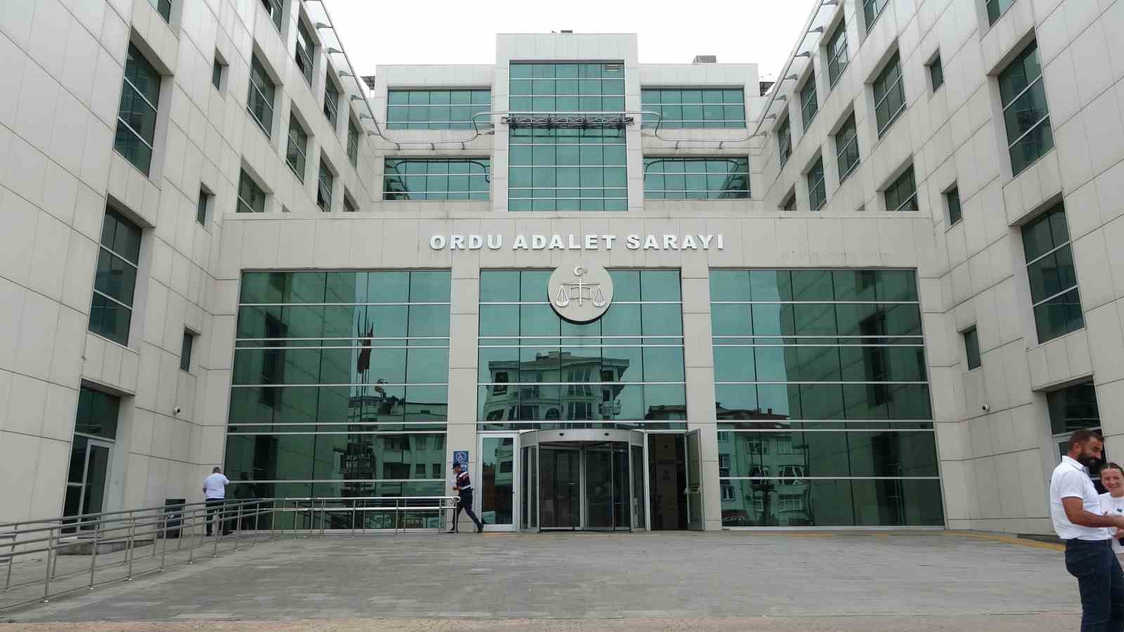 Eski eşini sopayla &ouml;ld&uuml;ren şahıs su&ccedil; makinesi &ccedil;ıktı: Adliyeye sevk edildi
