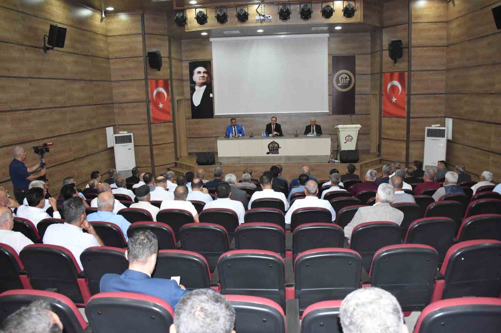 Siirt Valisi Kızılkaya mahalle ve köy muhtarlarıyla buluştu