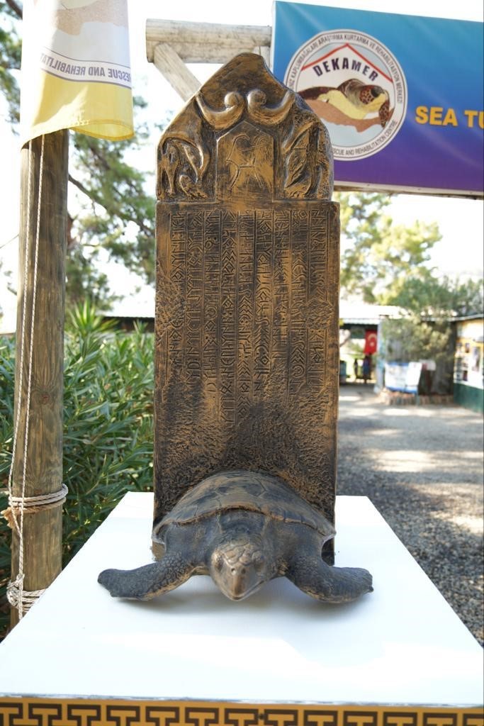 Tedavi edilen 8 kaplumbağa, Cumhuriyetin 100. yıllında denize bırakıldı
