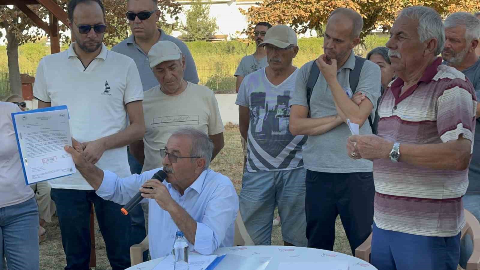 Susuz site sakinleri eylem yaptı, muhtar borcu ödeme söz verdi