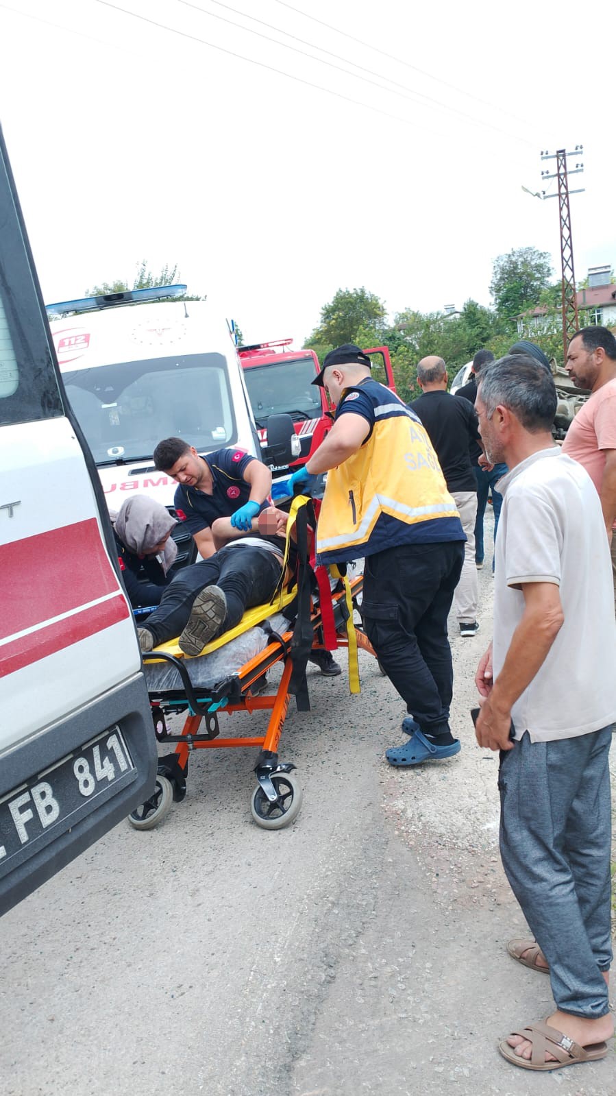 Fındık işçilerini taşıyan minibüs kaza yaptı: 17 yaralı 