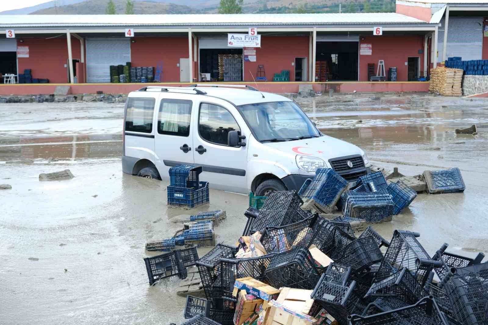 Erzincan’da sel sonrası çalışmalar sürüyor