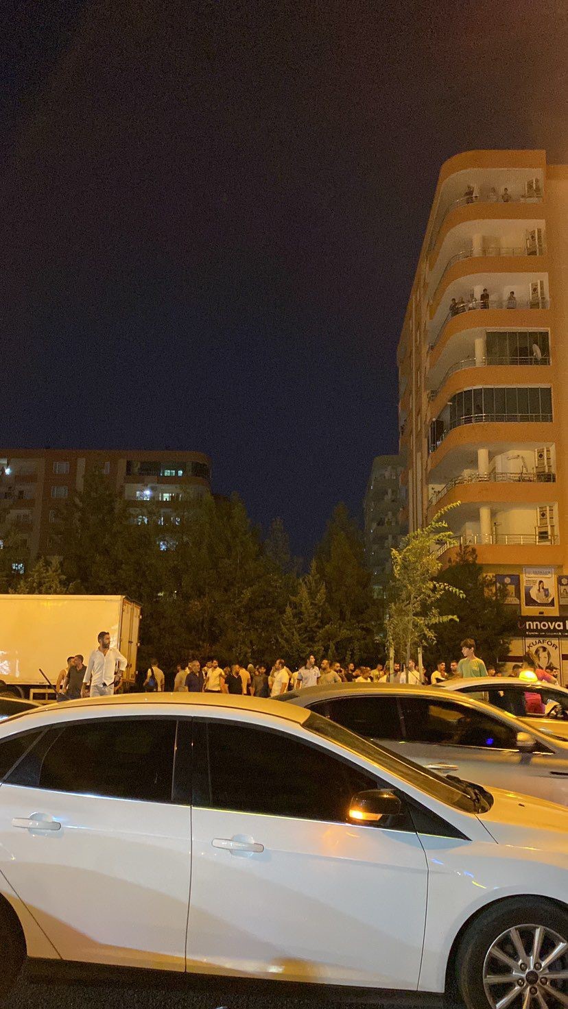 Diyarbakır’da otomobil yayalara çarptı: 2’si ağır 3 yaralı 
