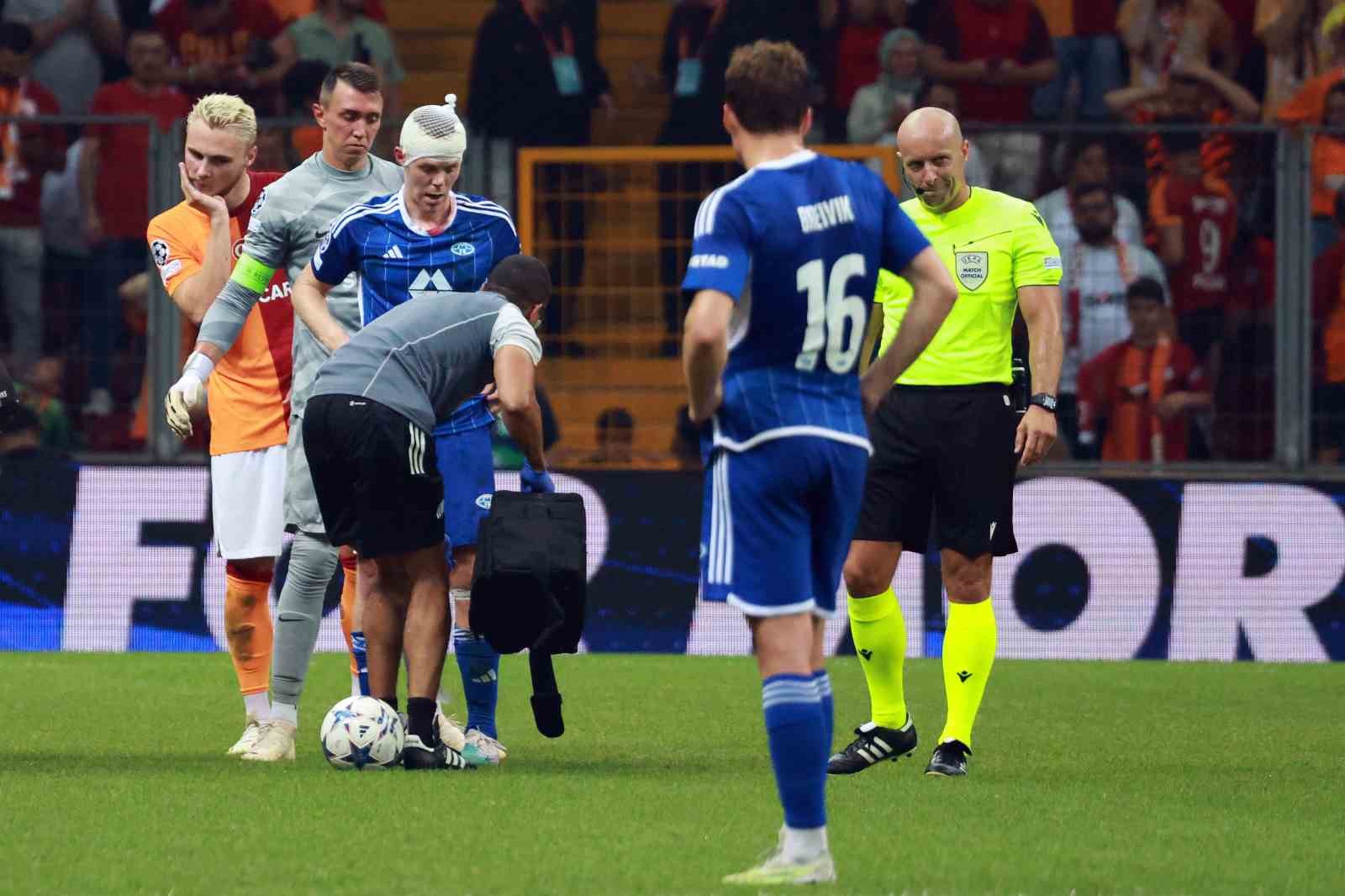 UEFA Şampiyonlar Ligi: Galatasaray: 1 - Molde: 0 (İlk yarı)
