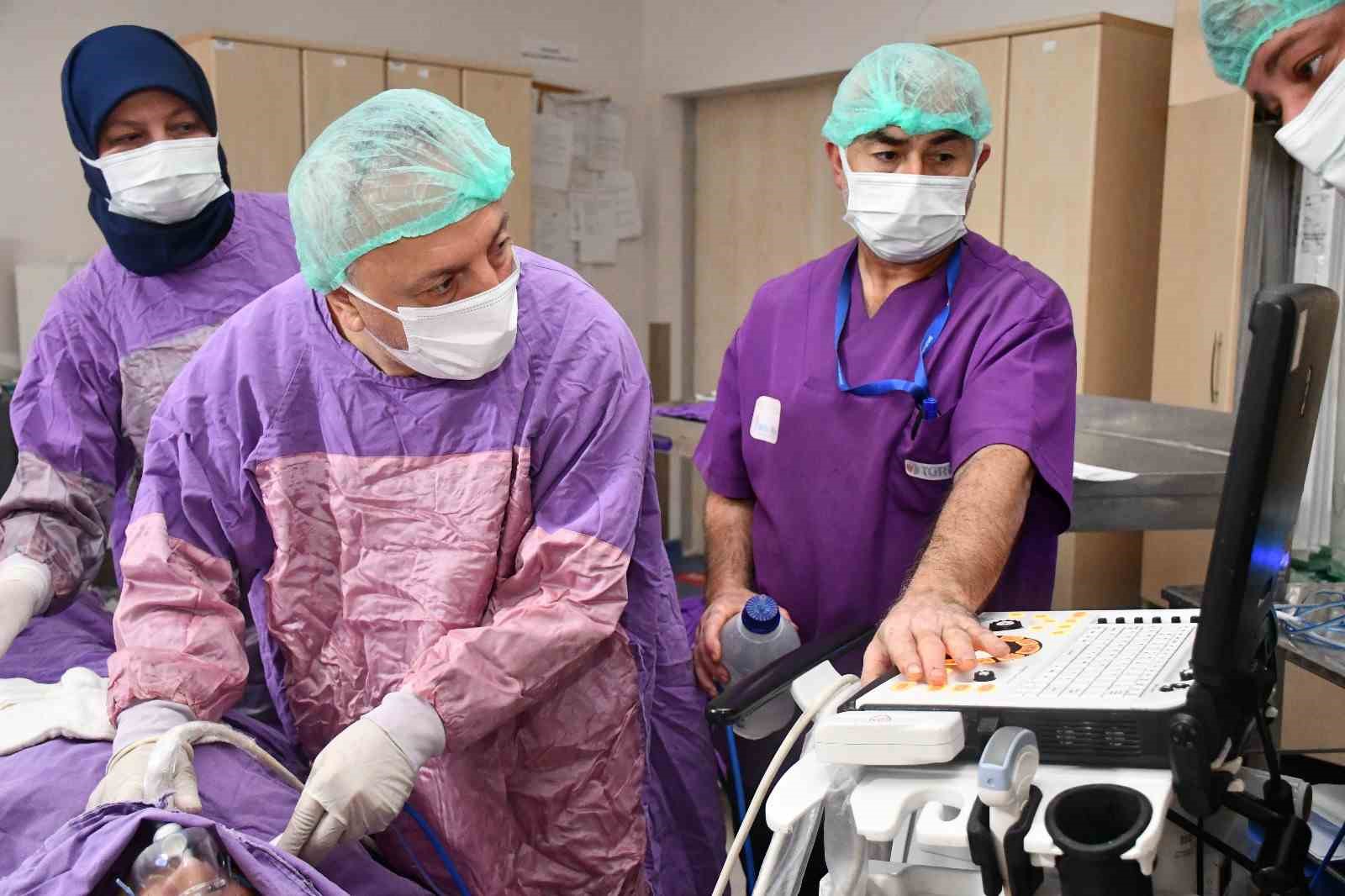 19 yaşındaki hastanın tiroid nod&uuml;l&uuml; ameliyatsız tedavi edildi
