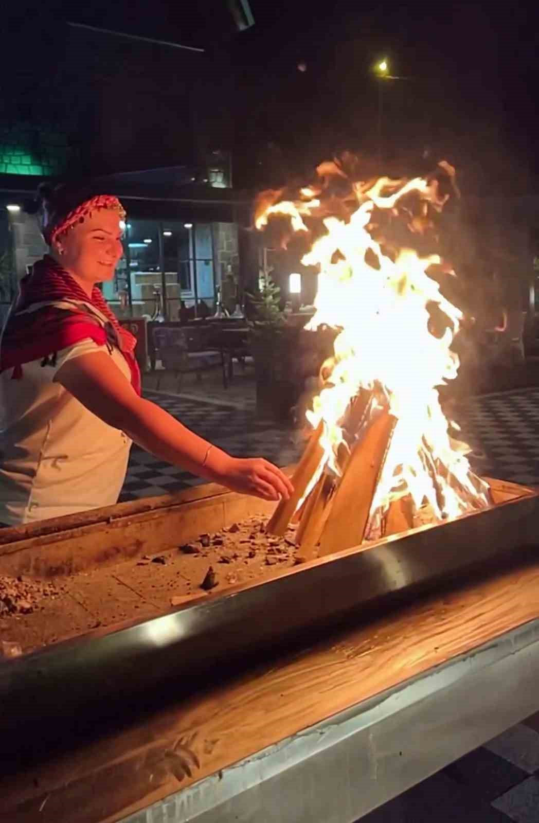 Adanalı Zeynep usta mangalda k&uuml;nefe yaptı
