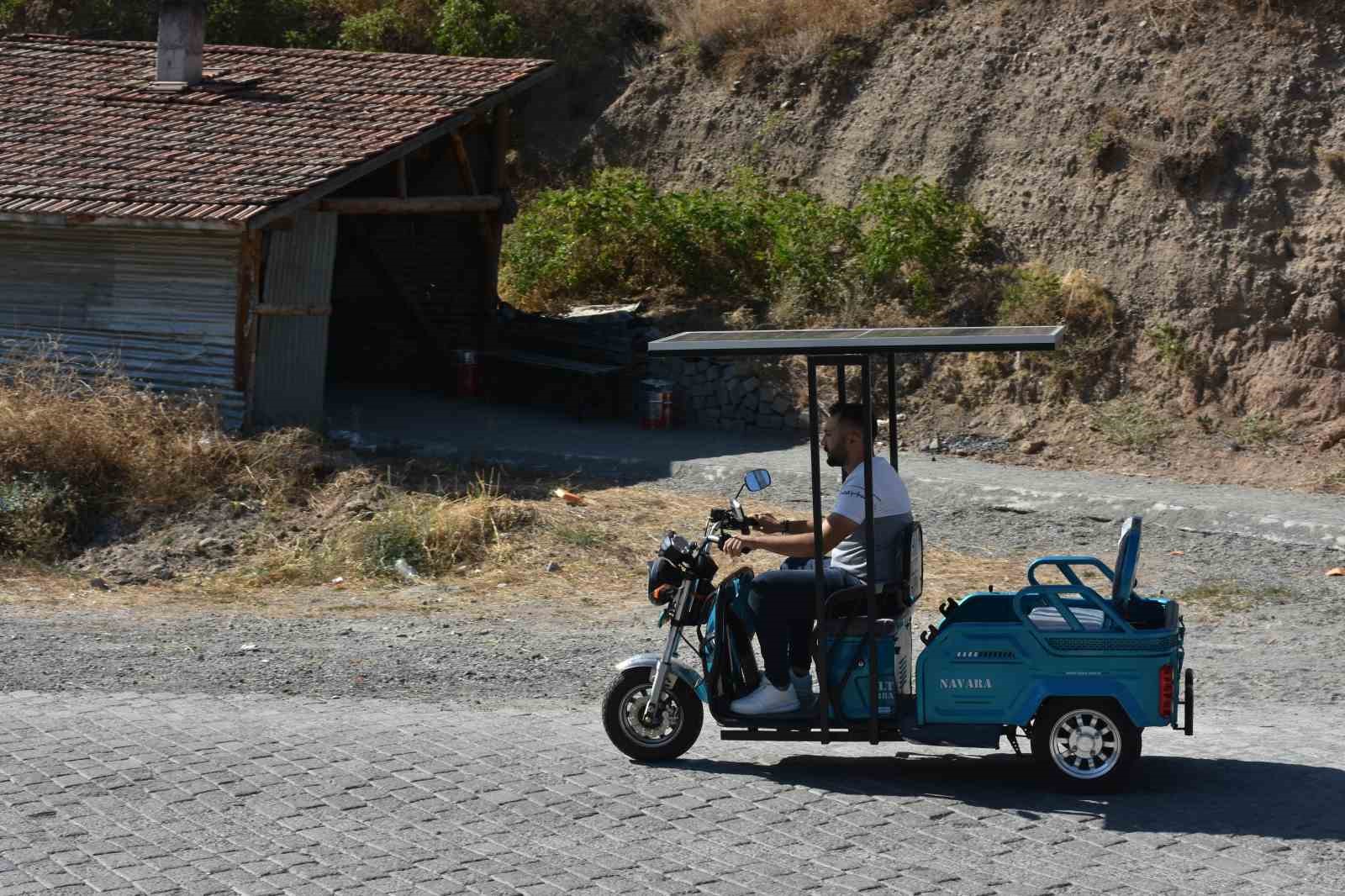 Elektrikli scooter’ı güneş enerjisi ile çalışır hale getirdi, pil ömrünü 8 yıl uzattı