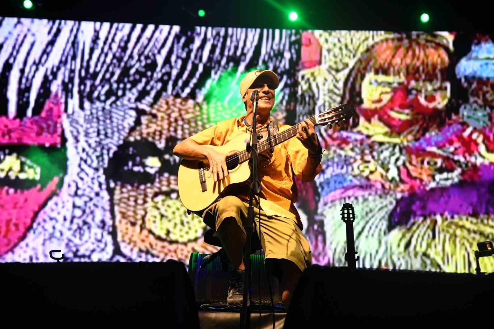 Kadık&ouml;y&rsquo;de Manu Chao r&uuml;zgarı esti
