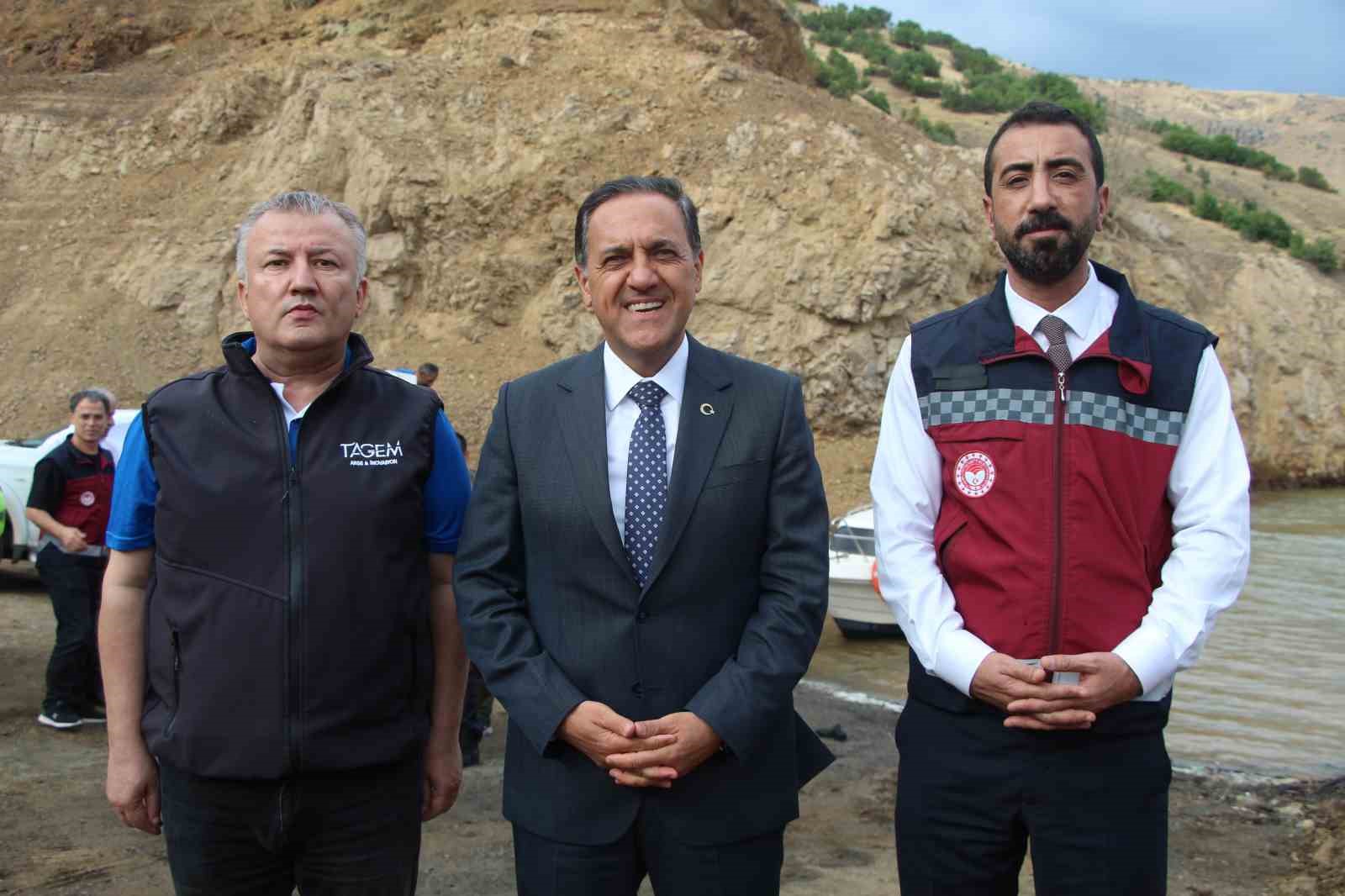 Bing&ouml;l&rsquo;de 1 milyon yavru sazan baraj ve g&ouml;letlere bırakıldı
