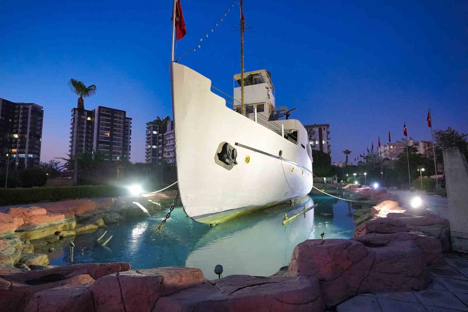 Nusret Mayın Gemisi, 8 ayda 32 bin yerli ve yabancı turist ağırladı
