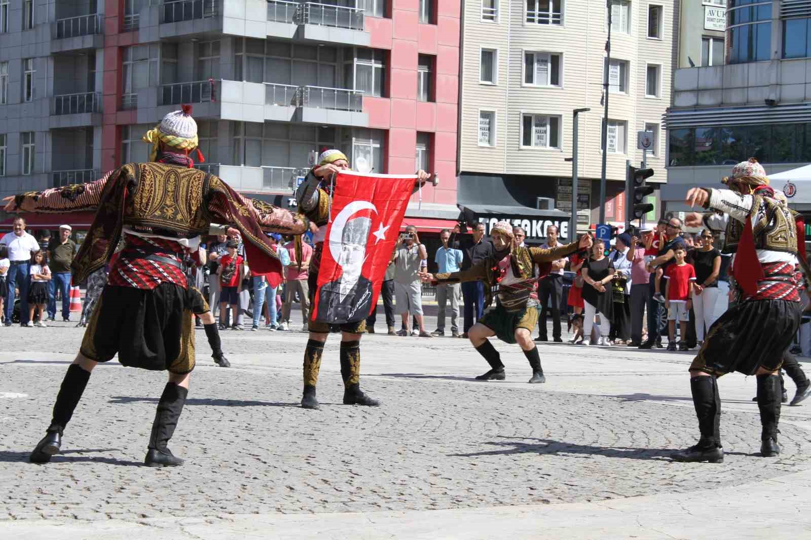 Uşak&rsquo;ta 30 Ağustos Zafer Bayramı &ccedil;eşitli etkinliklerle kutlandı
