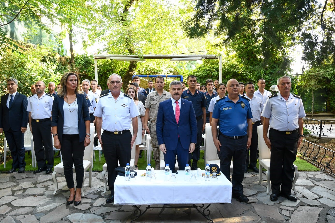 Uşak&rsquo;ta terfi eden askerlere r&uuml;tbelerini Vali Erg&uuml;n taktı
