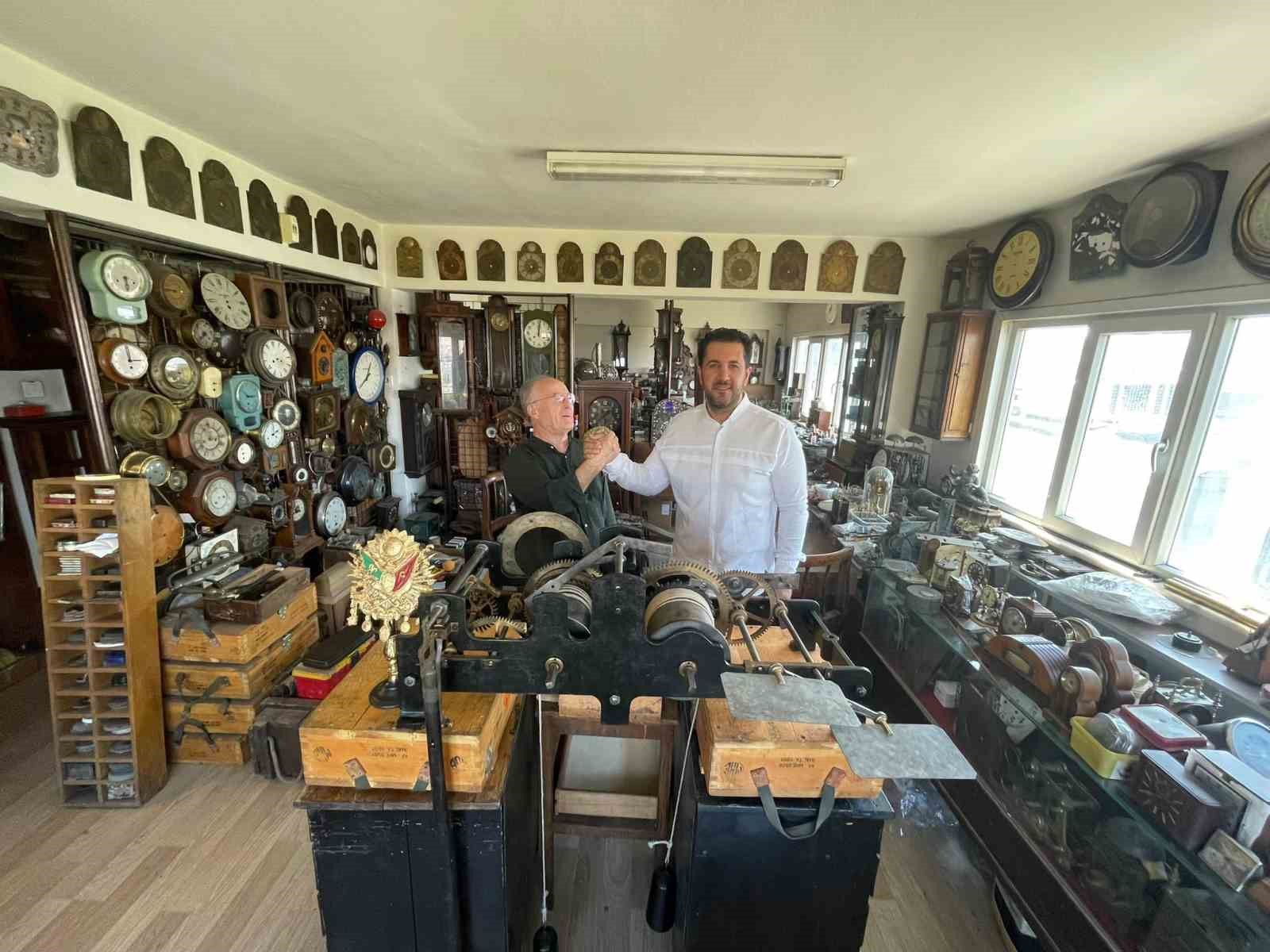 Antalya&rsquo;nın tarihi Saat Kulesi&rsquo;nin kaybolan orijinal saatinin yerine ikizi takılacak
