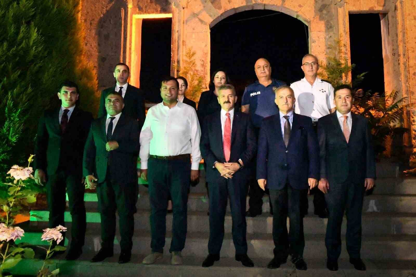 Uşak’ta tayin çıkan vali yardımcıları ve kaymakamlara veda