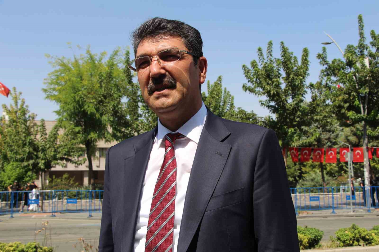 Batman-Diyarbakır arasında &ccedil;ift şeritli yol &ccedil;alışması başladı

