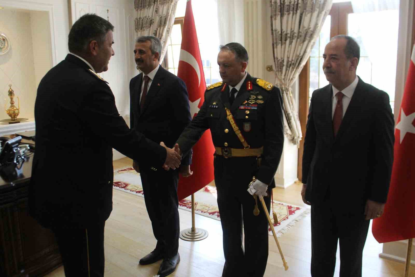 Edirne’de 30 Ağustos töreninde askeri birlikler hayran bıraktı