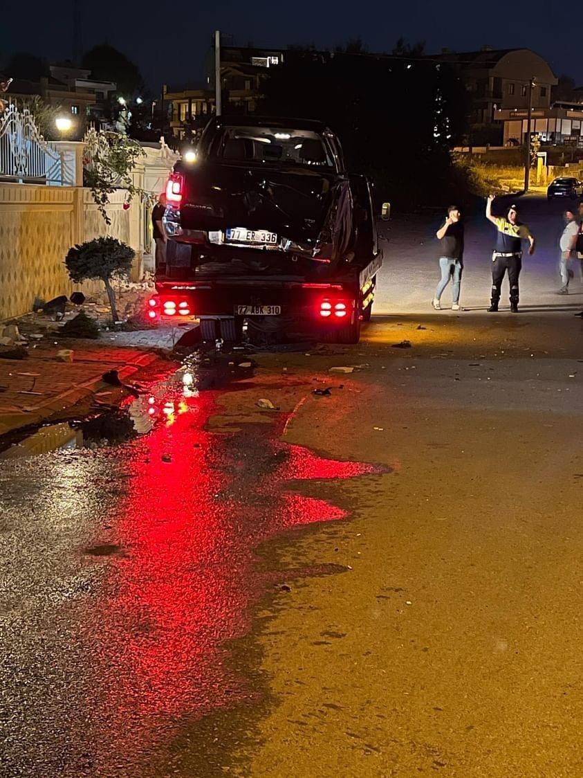 Yalova&rsquo;daki 2 kişinin &ouml;ld&uuml;ğ&uuml; kaza g&uuml;venlik kamerasında
