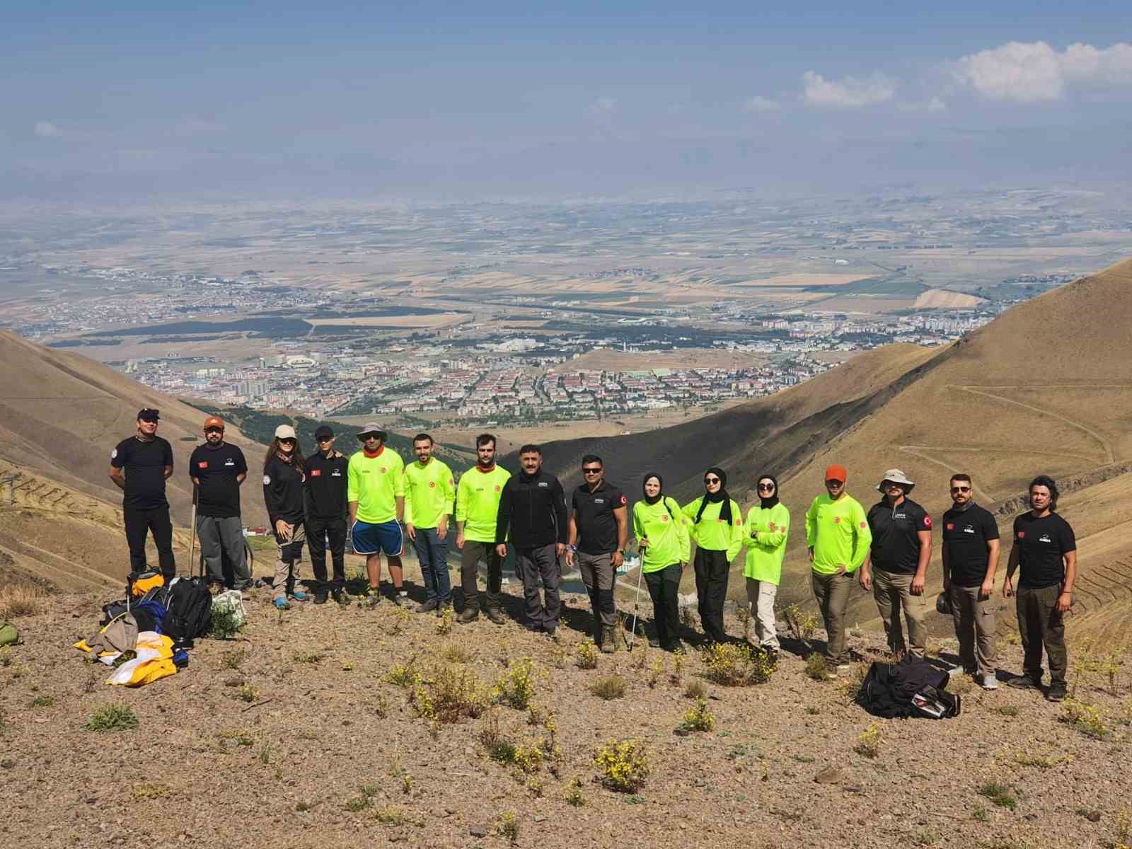 ANDA Palandöken’in zirvesine tırmandı