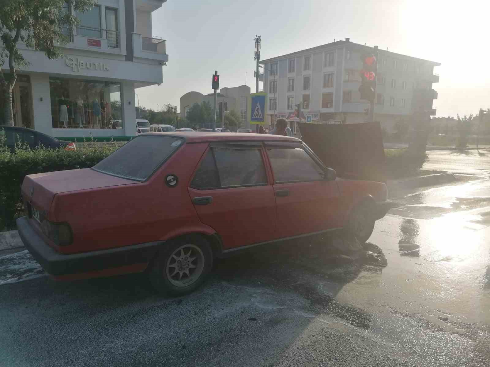 Lüleburgaz’da seyir halindeki otomobil alev aldı