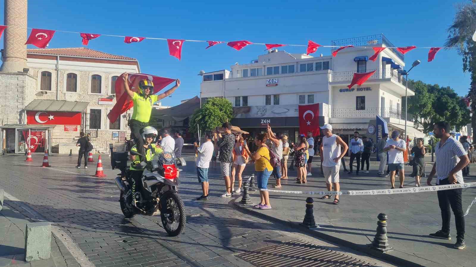 Bodrum’da Zafer Bayramı korteji, renkli görüntülere sahne oldu