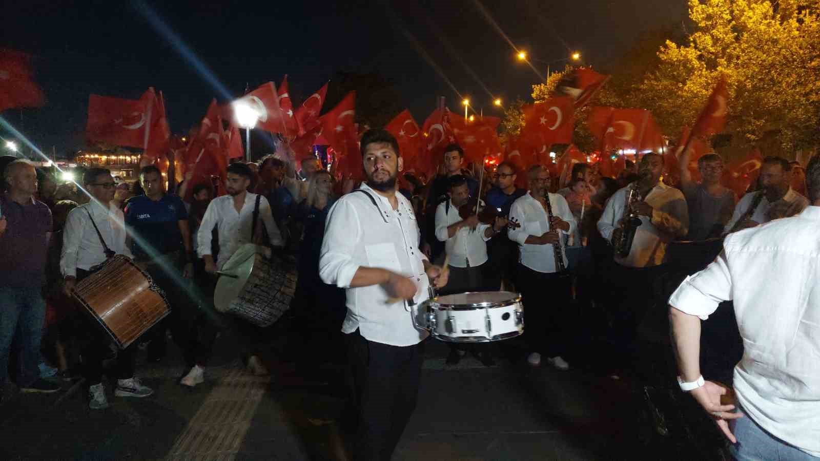 Tekirdağ’da yüzlerce kişi fener alayında buluştu