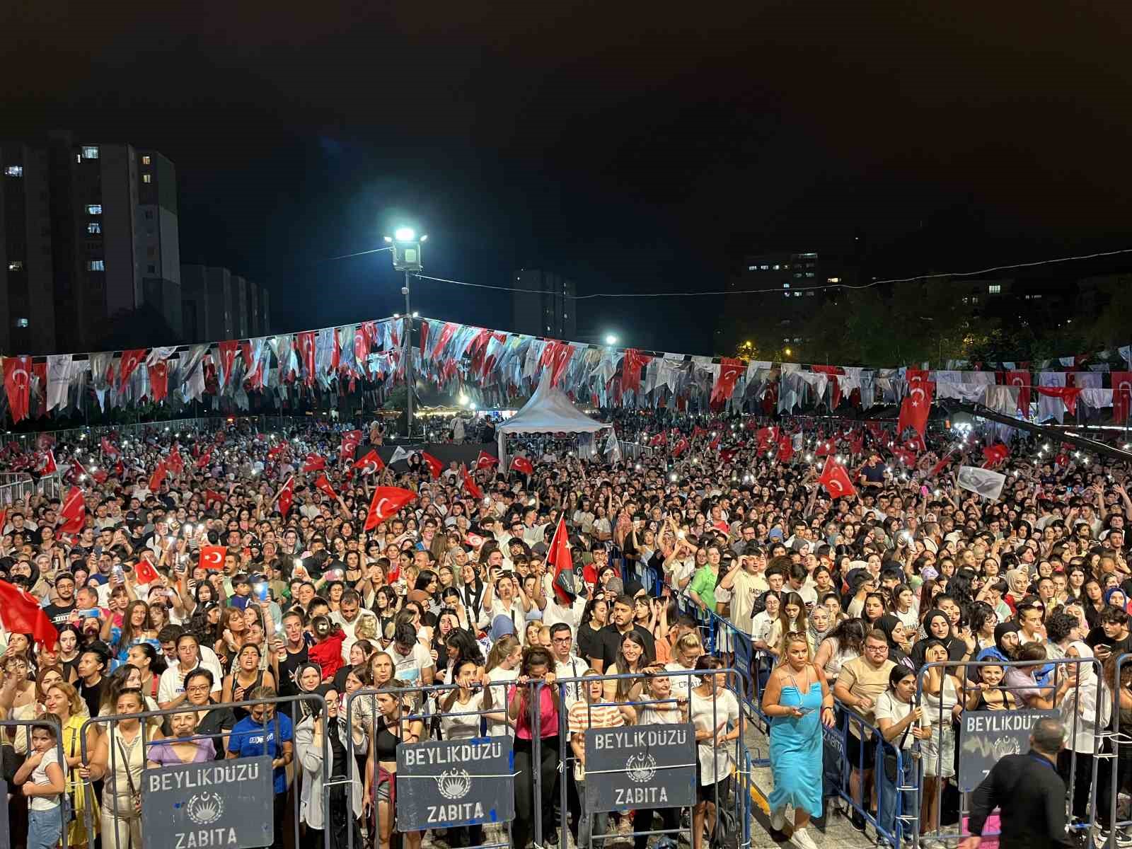 Beylikdüzü’nde 10. Barış ve Sevgi Buluşmaları "Zafer Yürüyüşü" ile başladı