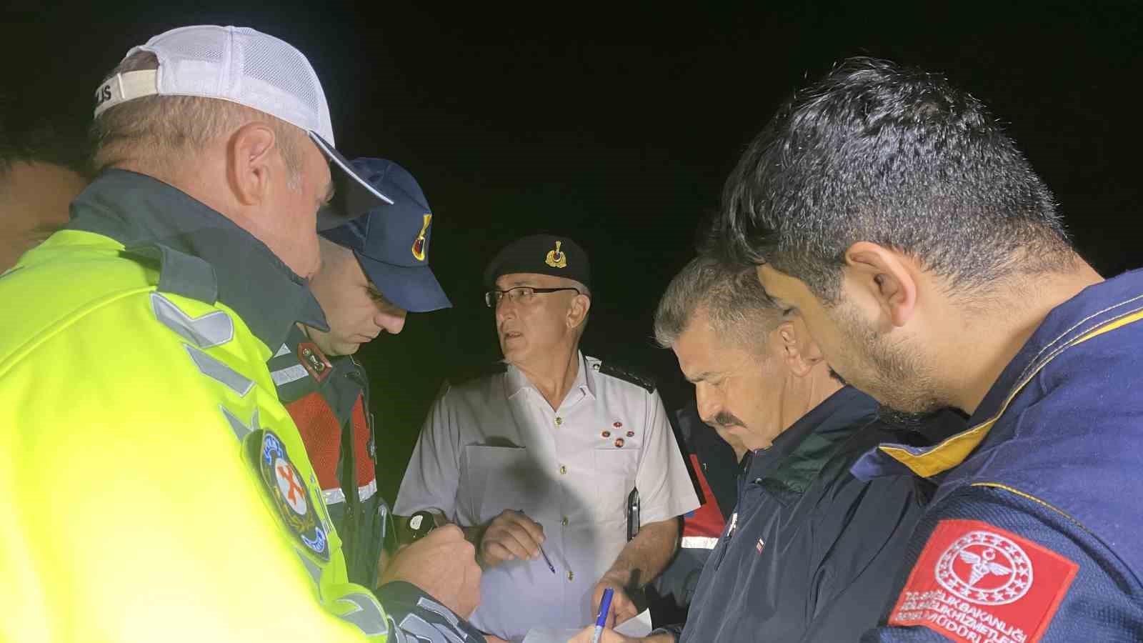 Yolcu otobüsü tıra arkadan çarptı: 1’i ağır 15 yaralı