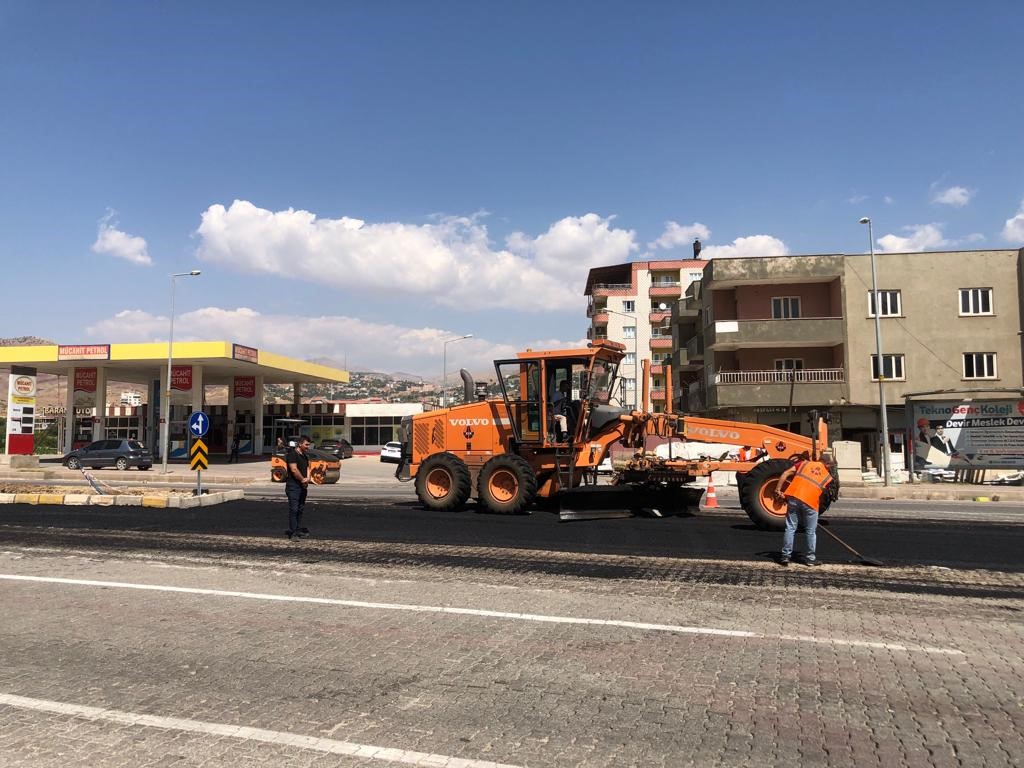 Kozluk&rsquo;ta tepkilere neden olan hastane kavşağı tekrar kullanıma a&ccedil;ıldı

