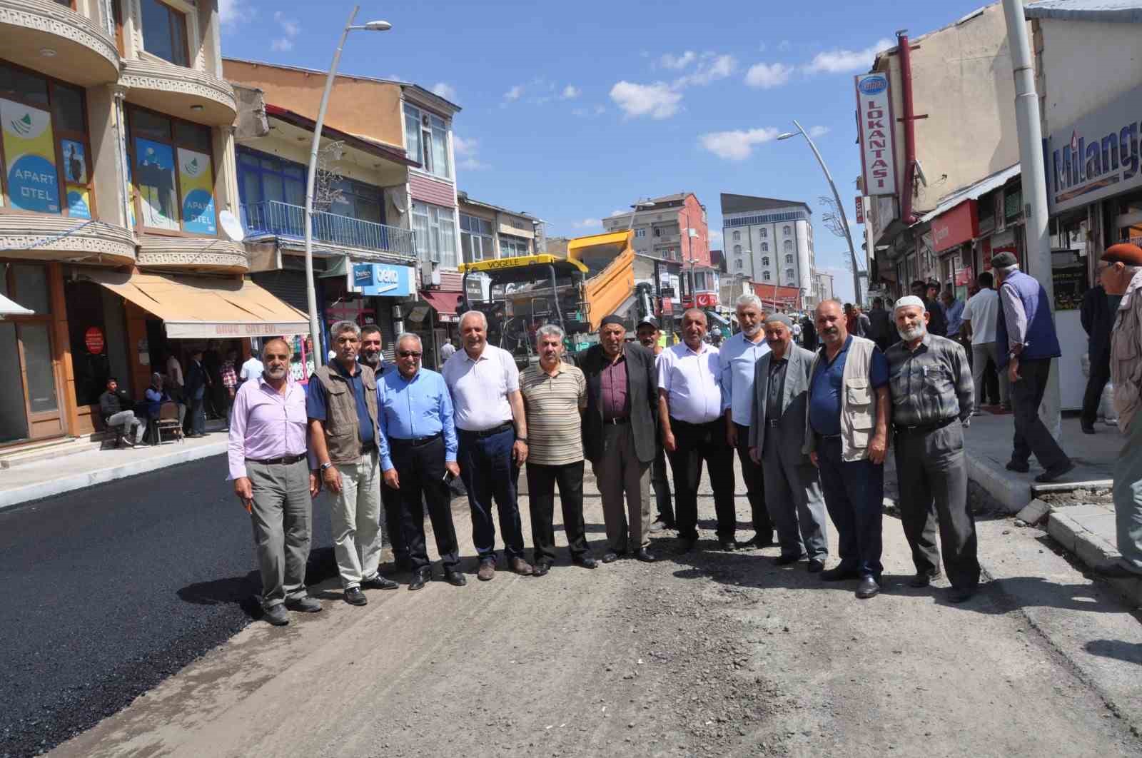 Eleşkirt&rsquo;te sıcak asfalt
