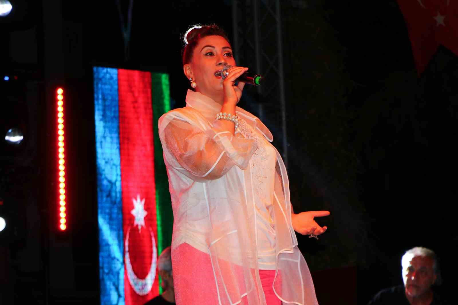 &Ccedil;iftlikk&ouml;y&rsquo;de Azerin&rsquo;li kutlama
