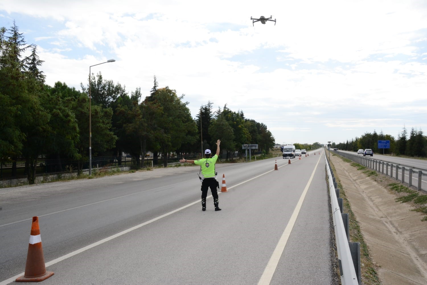 Kırklareli&rsquo;nde dron destekli denetim: 78 ara&ccedil; trafikten men edildi
