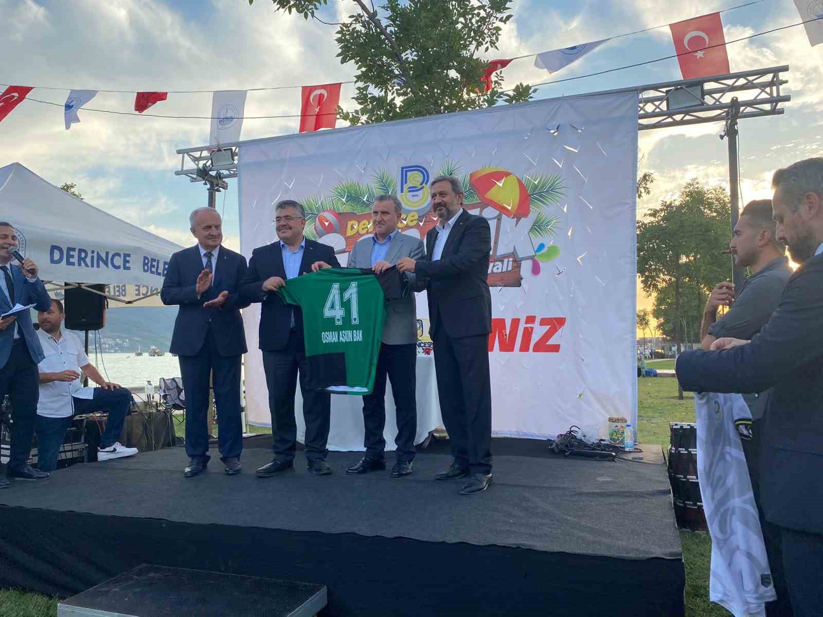 Bakan Osman Aşkın Bak: &ldquo;8 milyon gencimize y&uuml;zme &ouml;ğrettik&rdquo;
