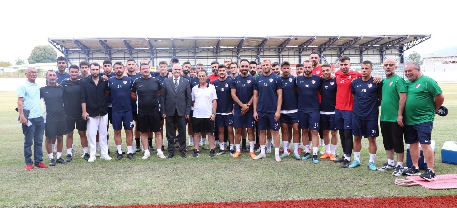 Başkan Özlü Düzcespor’un yeni stadını inceledi