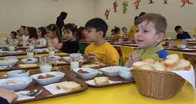 Okul öncesi eğitimde "ücretsiz yemek" uygulaması başladı