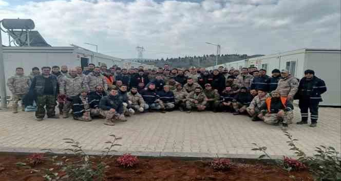 258’inci saatte Neslihan Kılıç’ı sağ kurtaran Hava İkmal personeli, çalışmalara devam ediyor