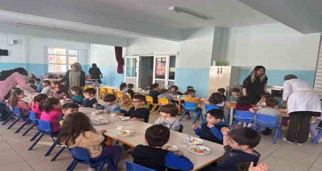 Yozgat’ta öğrencilere ücretsiz yemek uygulaması başladı